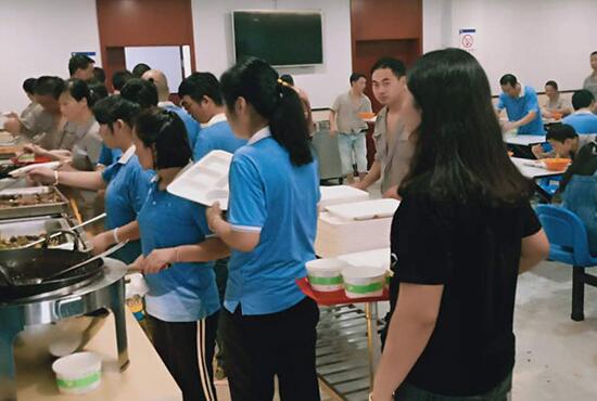 食堂承包公司不榨取員工伙食費靠什么賺錢？