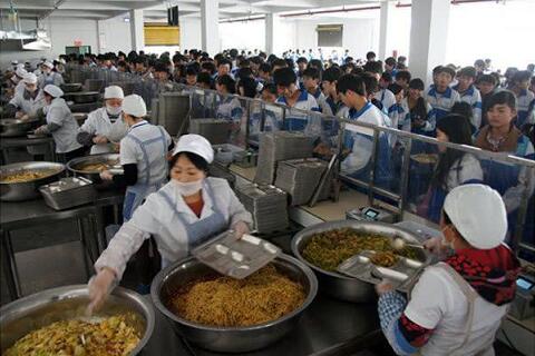 學校食堂承包這個近乎被壟斷的賺錢生意,如今卻“開不下去”?